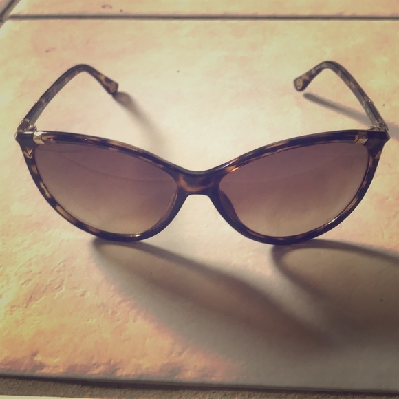 Sun Glasses - Picture 1 of 3